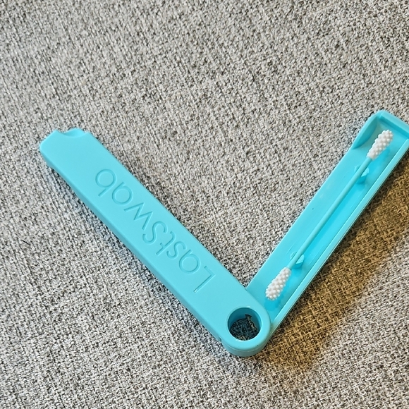 Kids Reusable Swab Set - Red and Blue - Picture 2 of 3